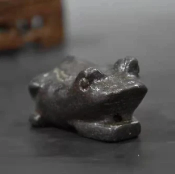 Культура Хуншань архаизирует статую лягушки из черного железного метеорита