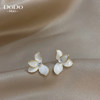 Серьги-гвоздики DODOHAO с белой эмалью в виде цветка для женщин, серьги-гвоздики 2022, Новая Современная Корейская мода, Милые украшения для вечеринок для девочек-подростков