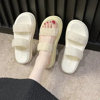 Сетчатые сандалии, женские летние новинки 2023 года, модные пляжные сандалии на толстой подошве в сказочном стиле на полтора размера меньше